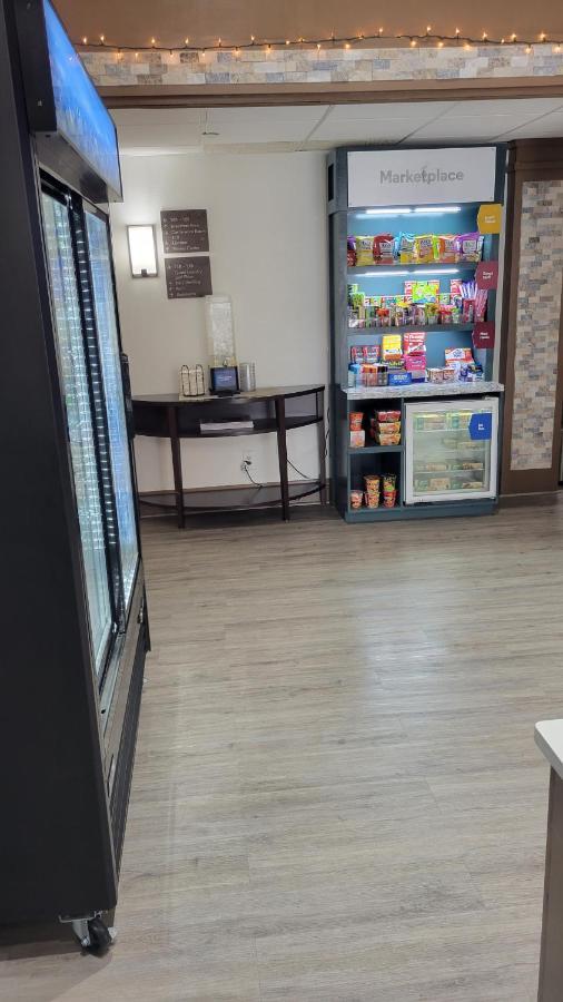 卡明康福特套房酒店 外观 照片